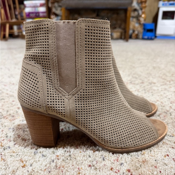 Tom’s Booties - Picture 2 of 6